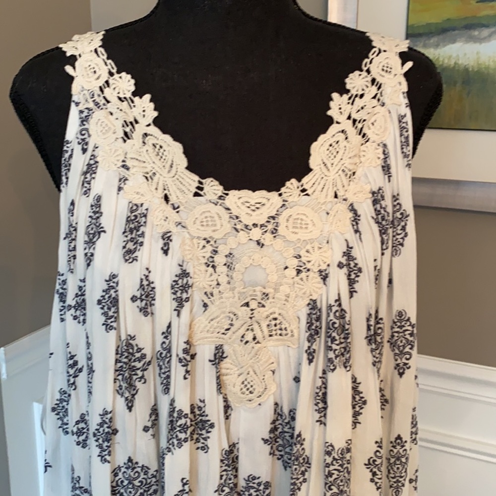 Excellent Condition! Altar’d State Dress Size Lrg - Picture 2 of 8